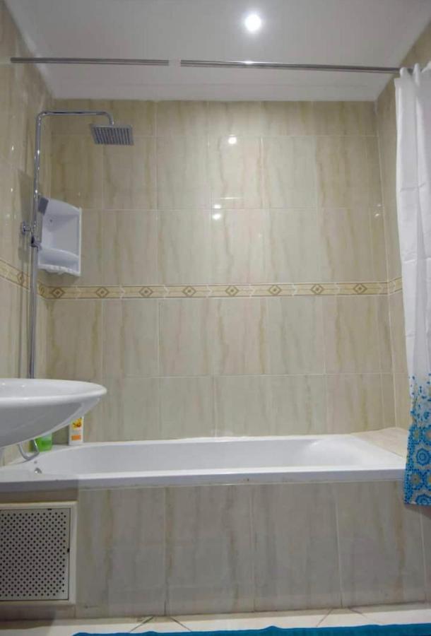 Appartement Elegant Et Climatise Au Centre Avec Terrasse - Proche Plage Et Attractions ! Tanger Luaran gambar