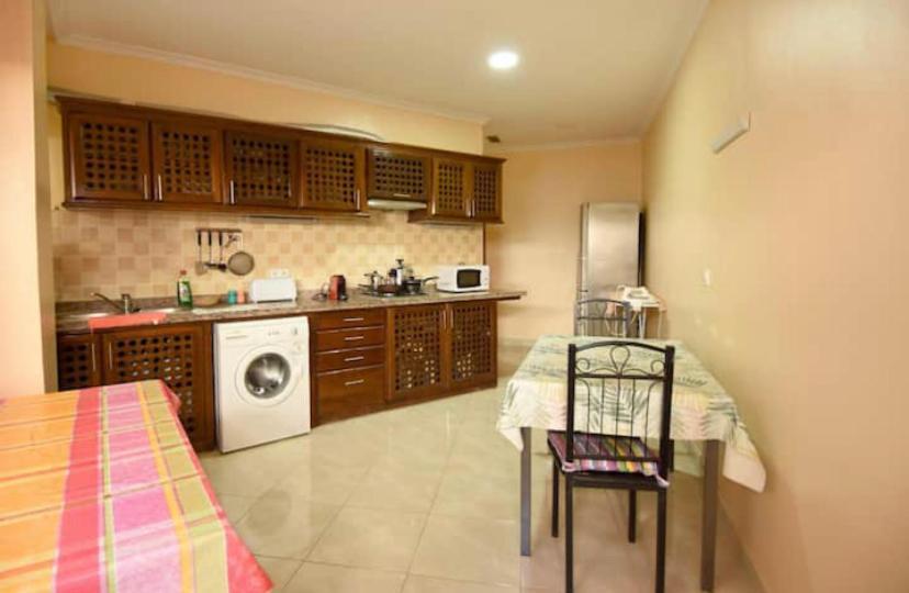 Appartement Elegant Et Climatise Au Centre Avec Terrasse - Proche Plage Et Attractions ! Tanger Luaran gambar