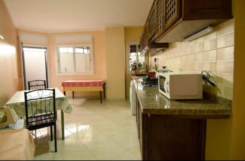 Appartement Elegant Et Climatise Au Centre Avec Terrasse - Proche Plage Et Attractions ! Tanger Luaran gambar