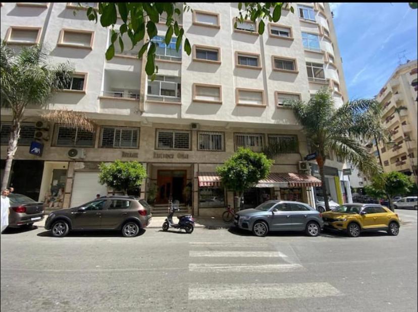 Appartement Elegant Et Climatise Au Centre Avec Terrasse - Proche Plage Et Attractions ! Tanger Luaran gambar