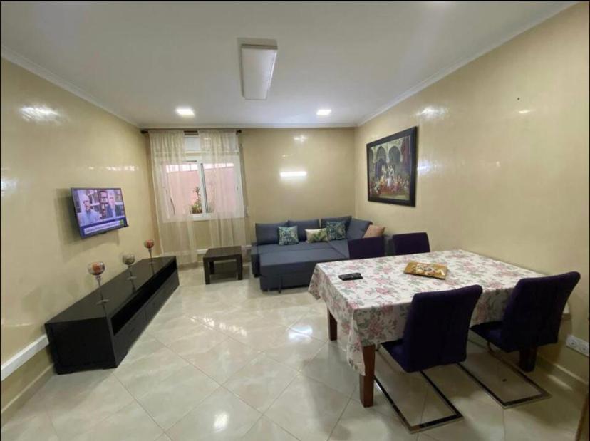 Appartement Elegant Et Climatise Au Centre Avec Terrasse - Proche Plage Et Attractions ! Tanger Luaran gambar