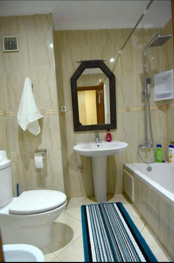 Appartement Elegant Et Climatise Au Centre Avec Terrasse - Proche Plage Et Attractions ! Tanger Luaran gambar