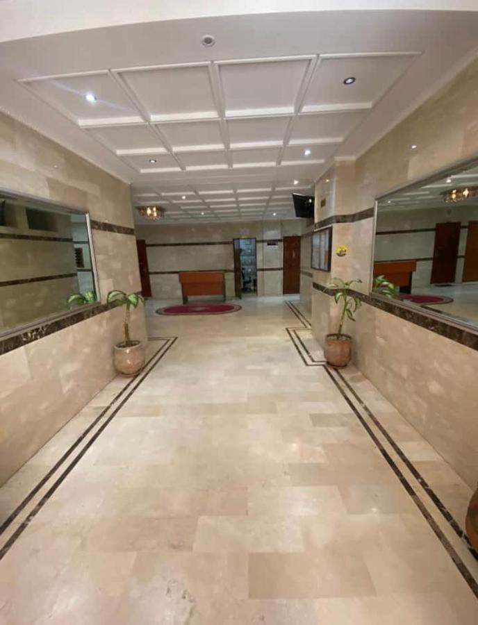 Appartement Elegant Et Climatise Au Centre Avec Terrasse - Proche Plage Et Attractions ! Tanger Luaran gambar