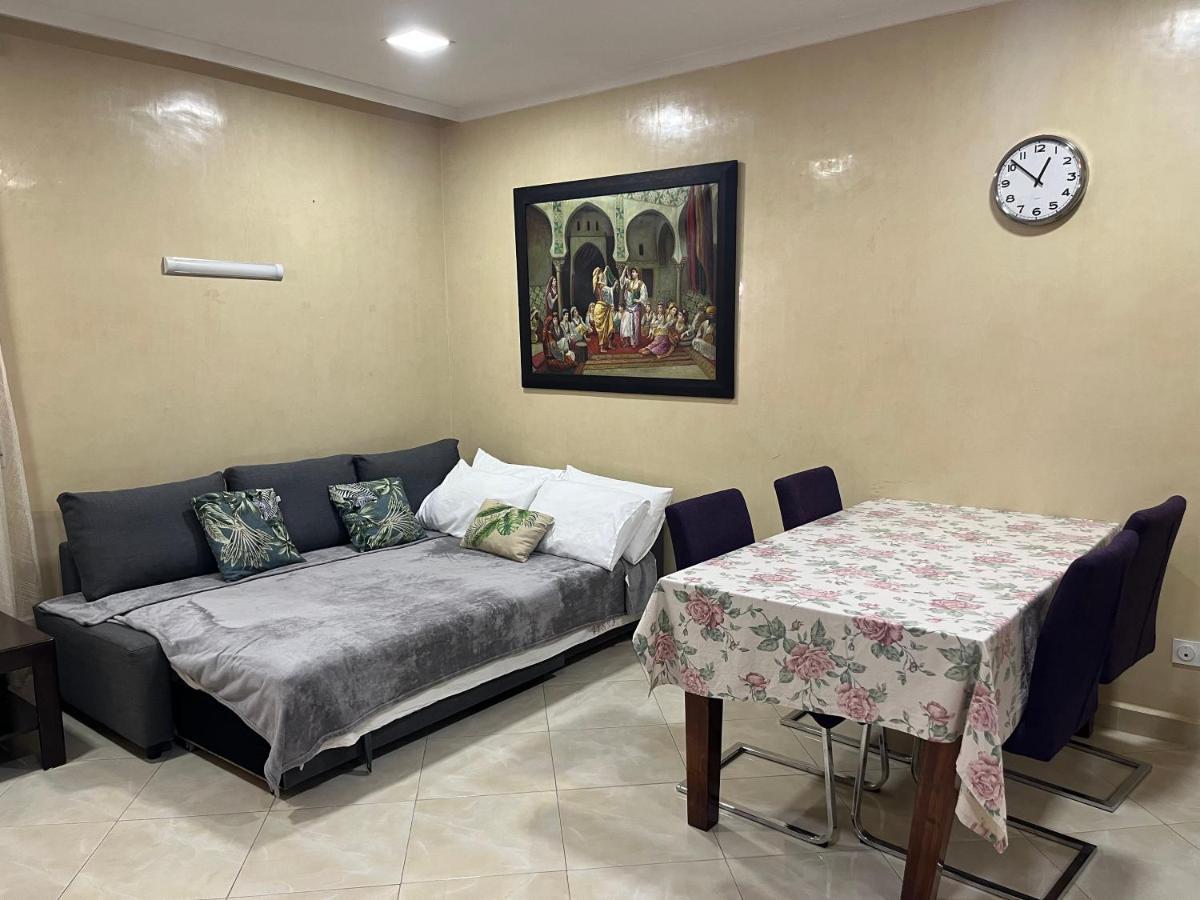 Appartement Elegant Et Climatise Au Centre Avec Terrasse - Proche Plage Et Attractions ! Tanger Luaran gambar
