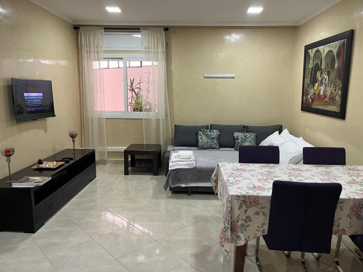 Appartement Elegant Et Climatise Au Centre Avec Terrasse - Proche Plage Et Attractions ! Tanger Luaran gambar