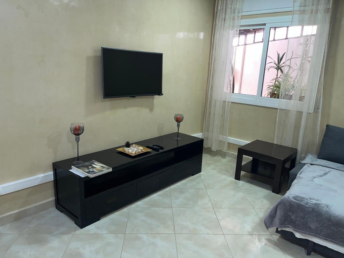 Appartement Elegant Et Climatise Au Centre Avec Terrasse - Proche Plage Et Attractions ! Tanger Luaran gambar